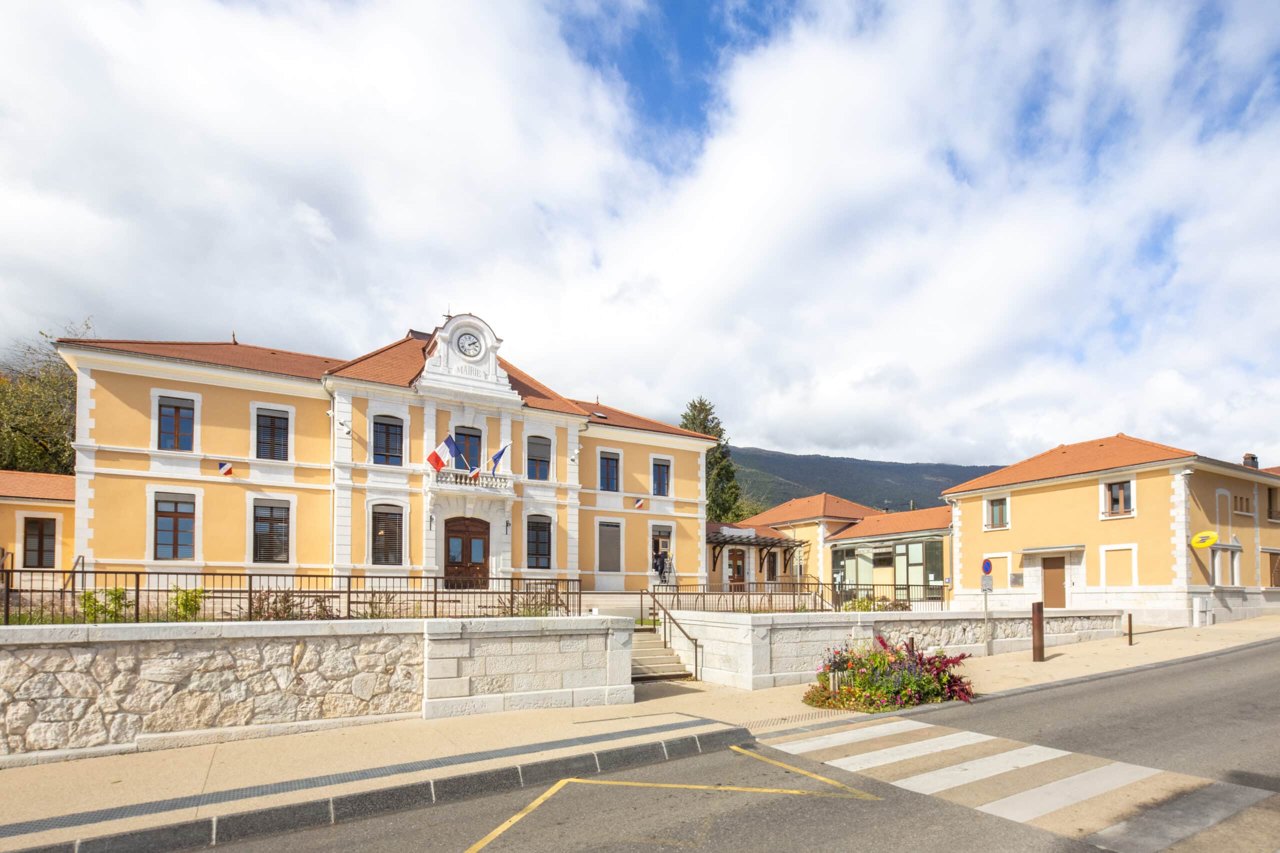 Rehabilitation de la mairie de Thoiry, par Archibulle architectes, Ain.